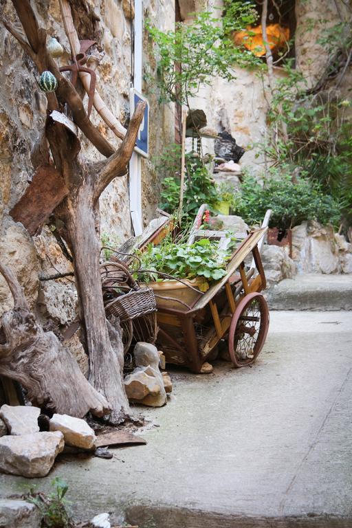 Gite Marceline Saint-Guilhem-le-Desert Exterior photo